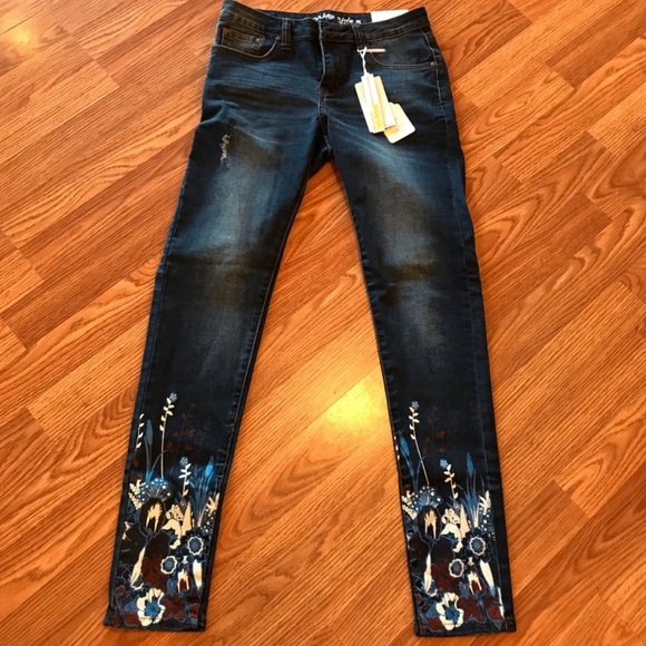 Cute jeans size 11 - Picture 2 of 4